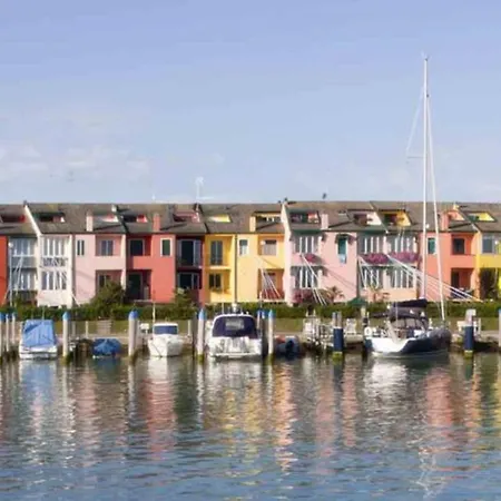 Apartman Gorgeous Flat In A With Shared Pool *